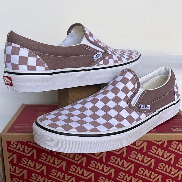 Vans Men’s Classic Slip-On
Color Theory Checkerboard
VN000BVZC9|
Sneakers - Picture 9 of 16